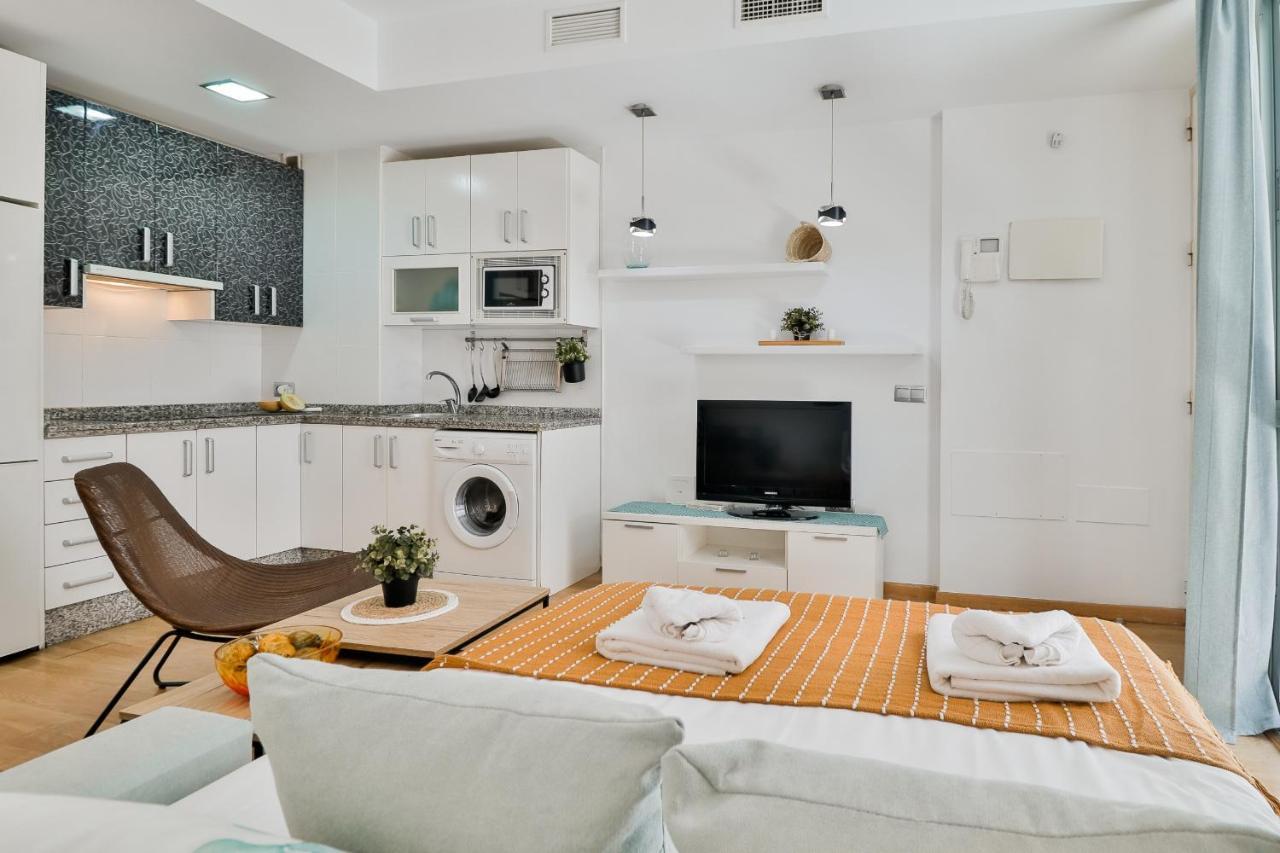 C47 - Cosy Aapartment With Parking Малага Экстерьер фото
