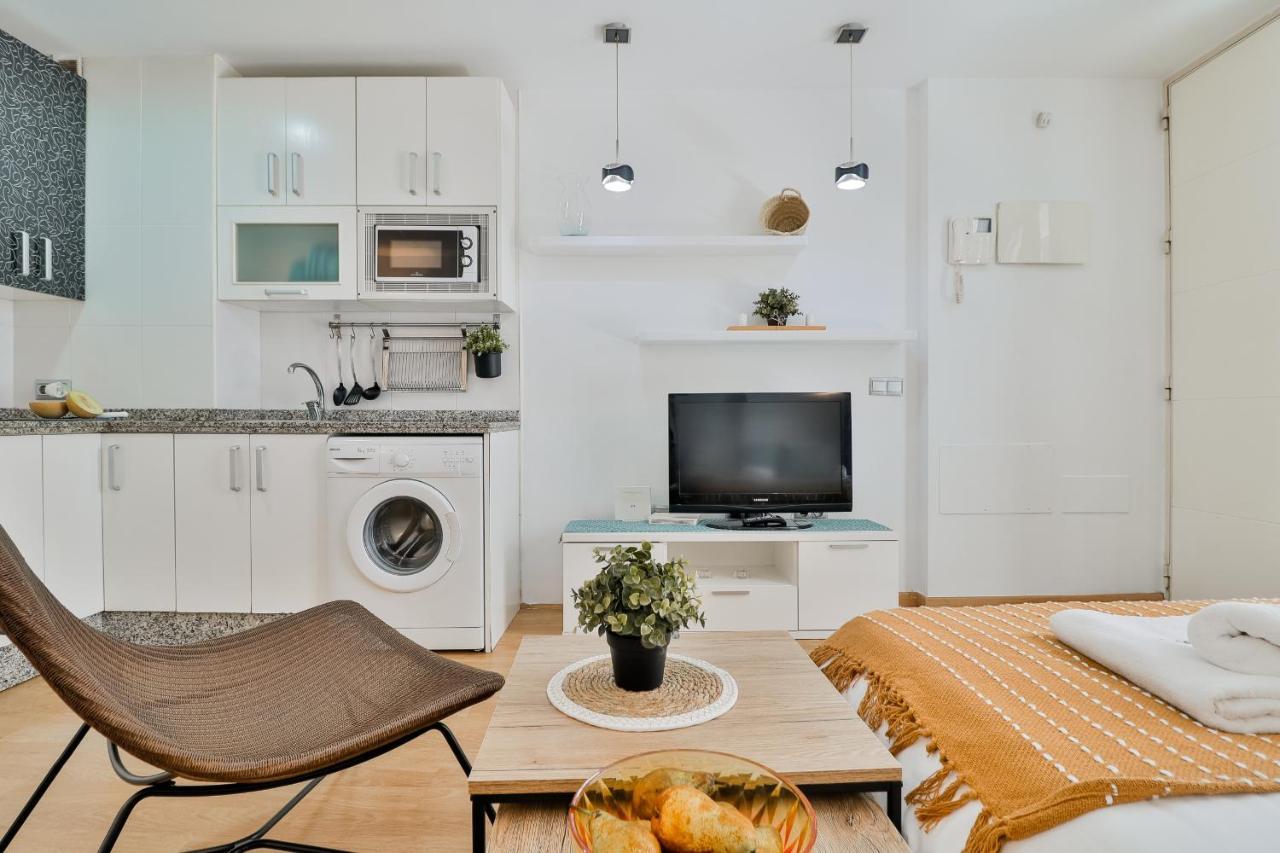 C47 - Cosy Aapartment With Parking Малага Экстерьер фото